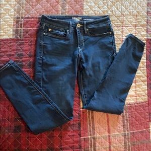 LOW-RISE DARK JEGGINGS